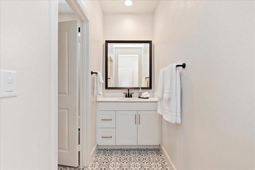 80435 Palatine Crt Court