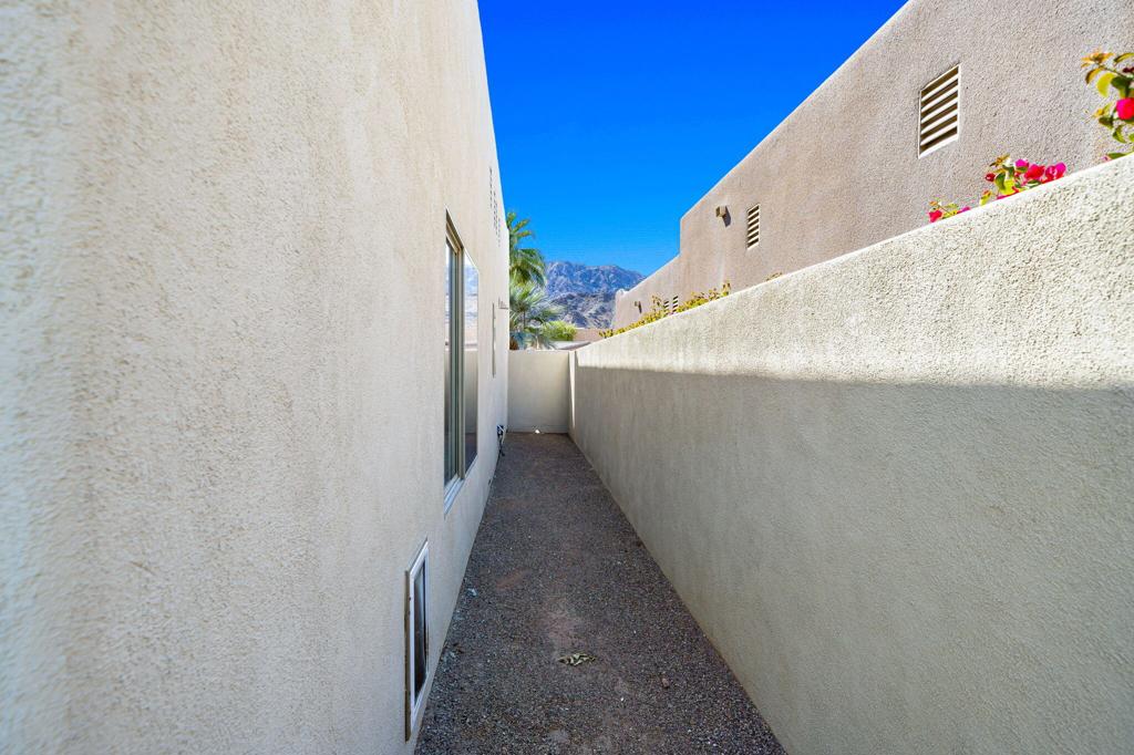 54640 Avenida Obregon