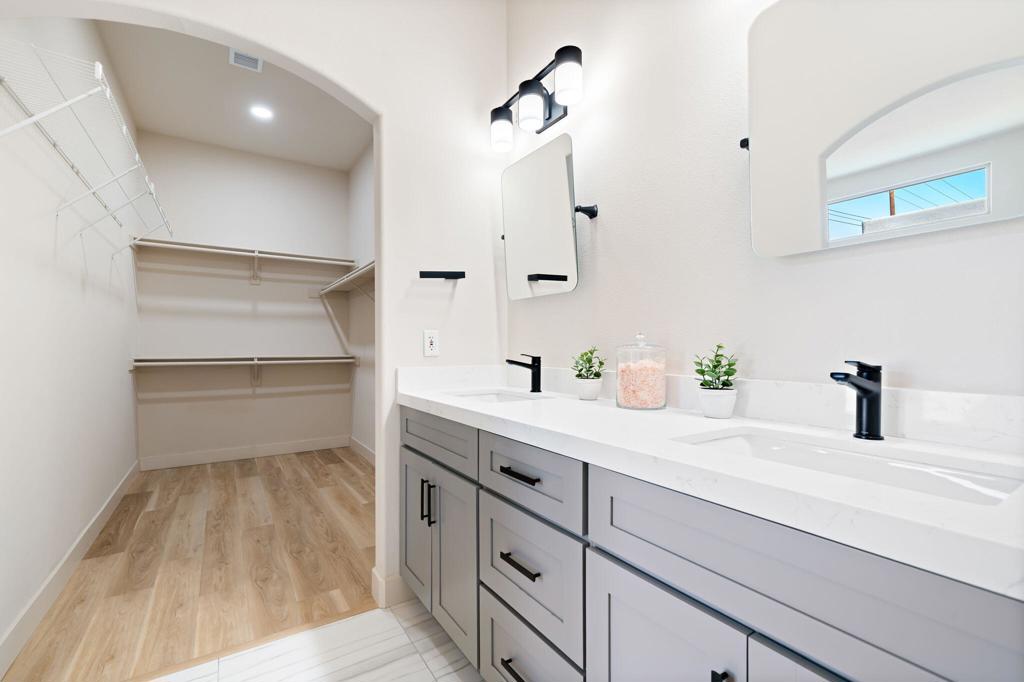 54640 Avenida Obregon