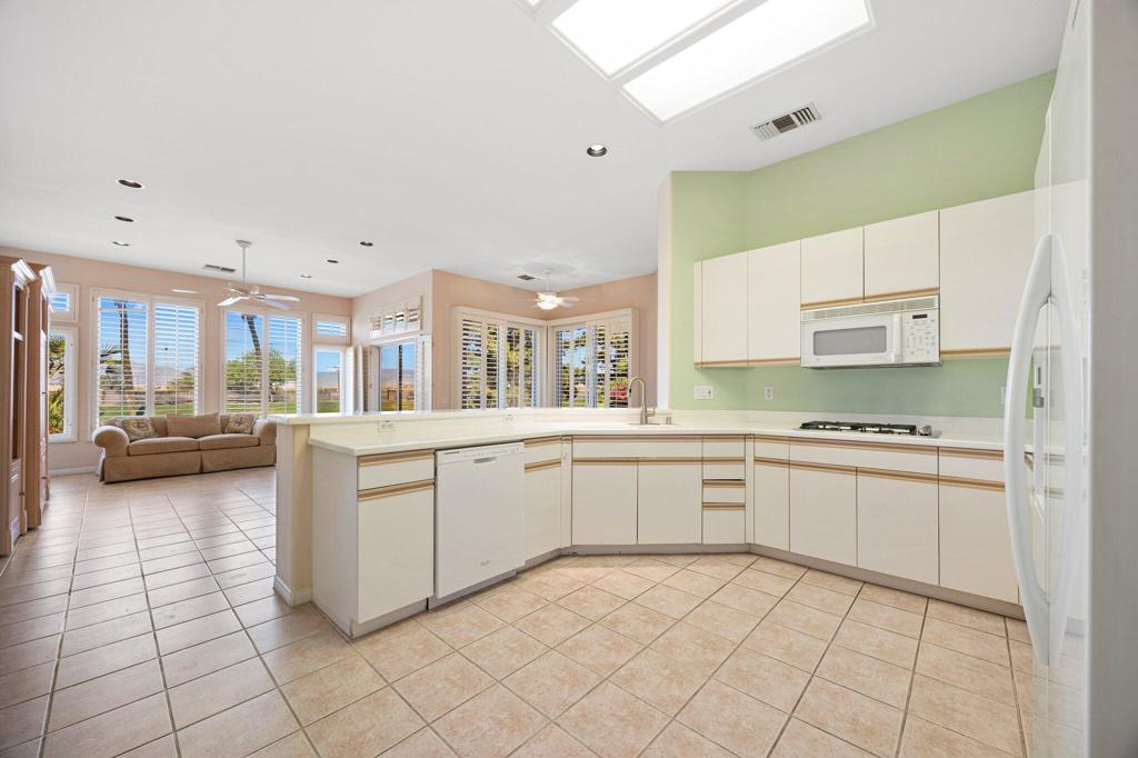 38173 Grand Oaks Avenue