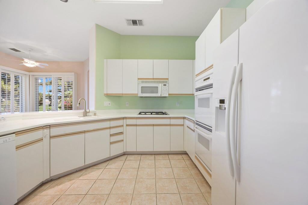 38173 Grand Oaks Avenue