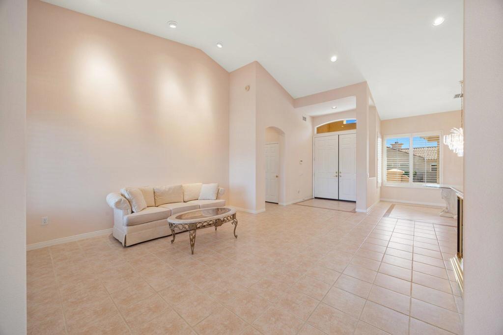 38173 Grand Oaks Avenue