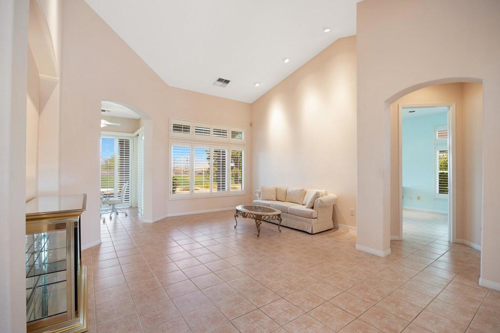 38173 Grand Oaks Avenue