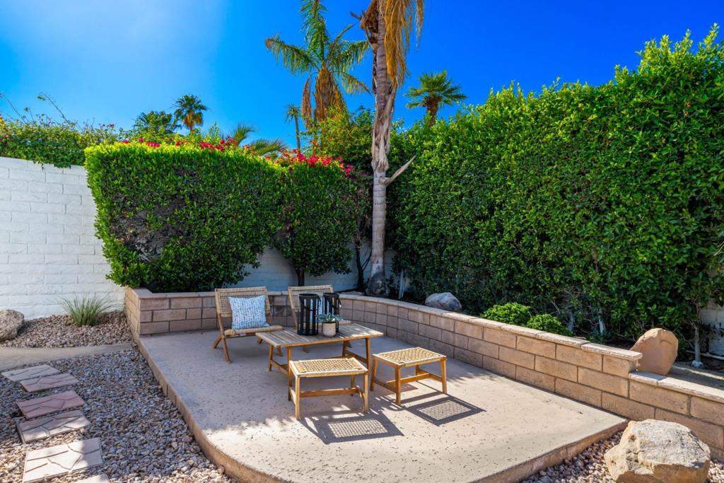 76936 Comanche Lane