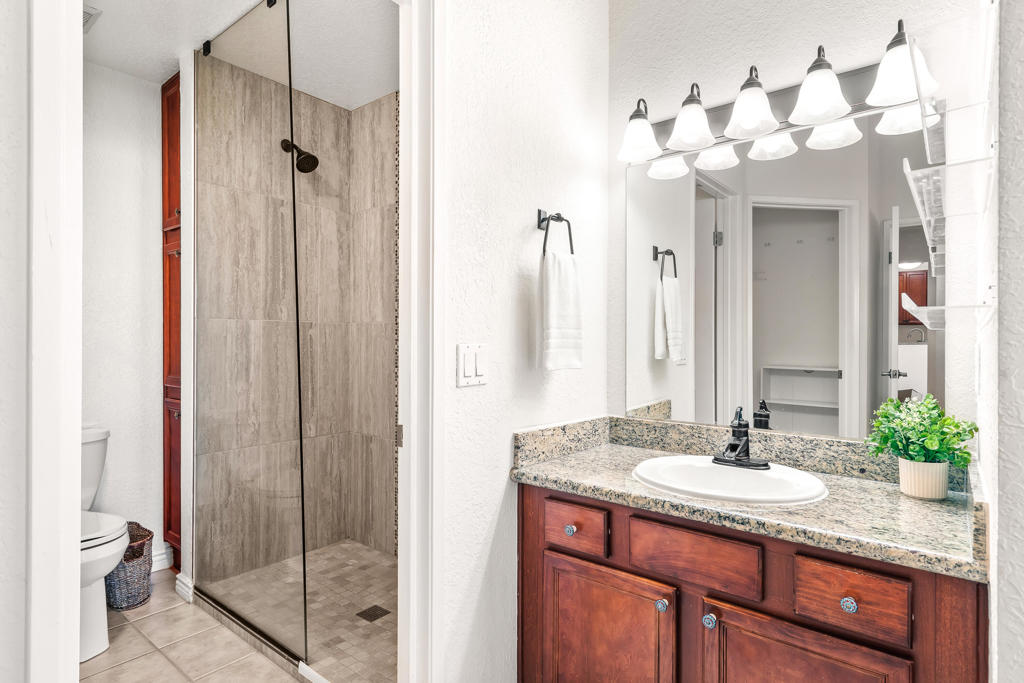 78650 Avenue 42 1006