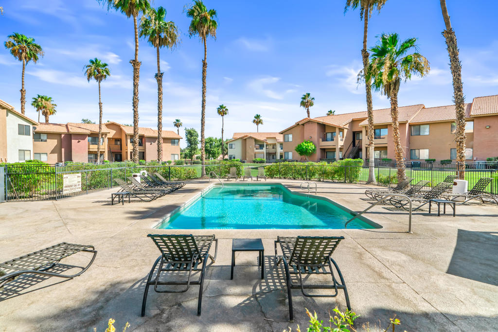 78650 Avenue 42 1006