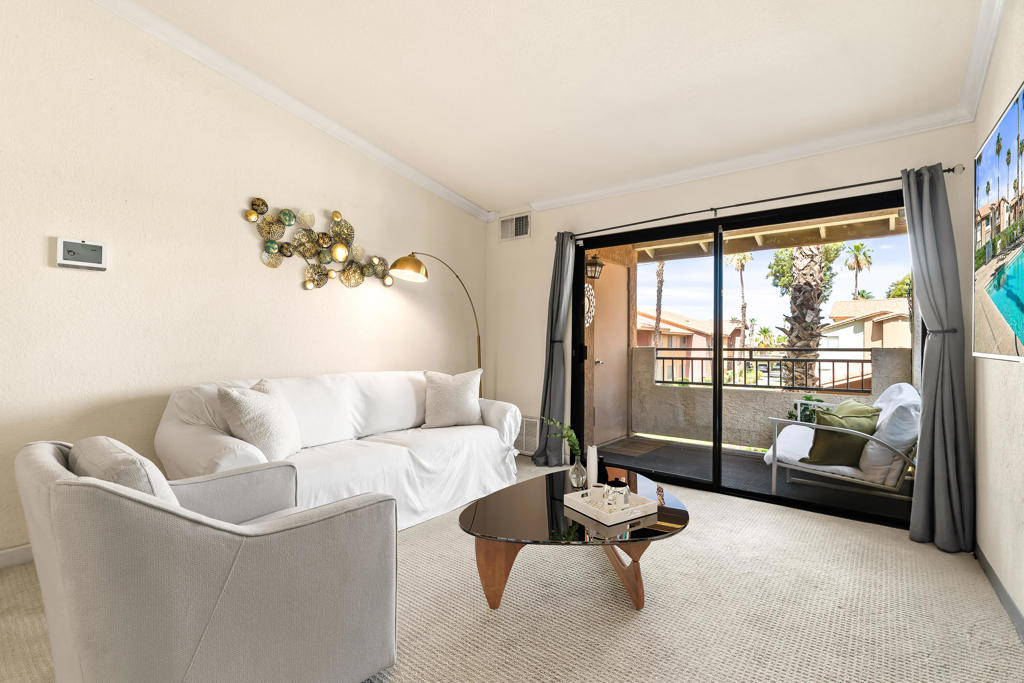 78650 Avenue 42 1006