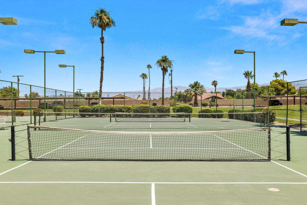 78650 Avenue 42 1006