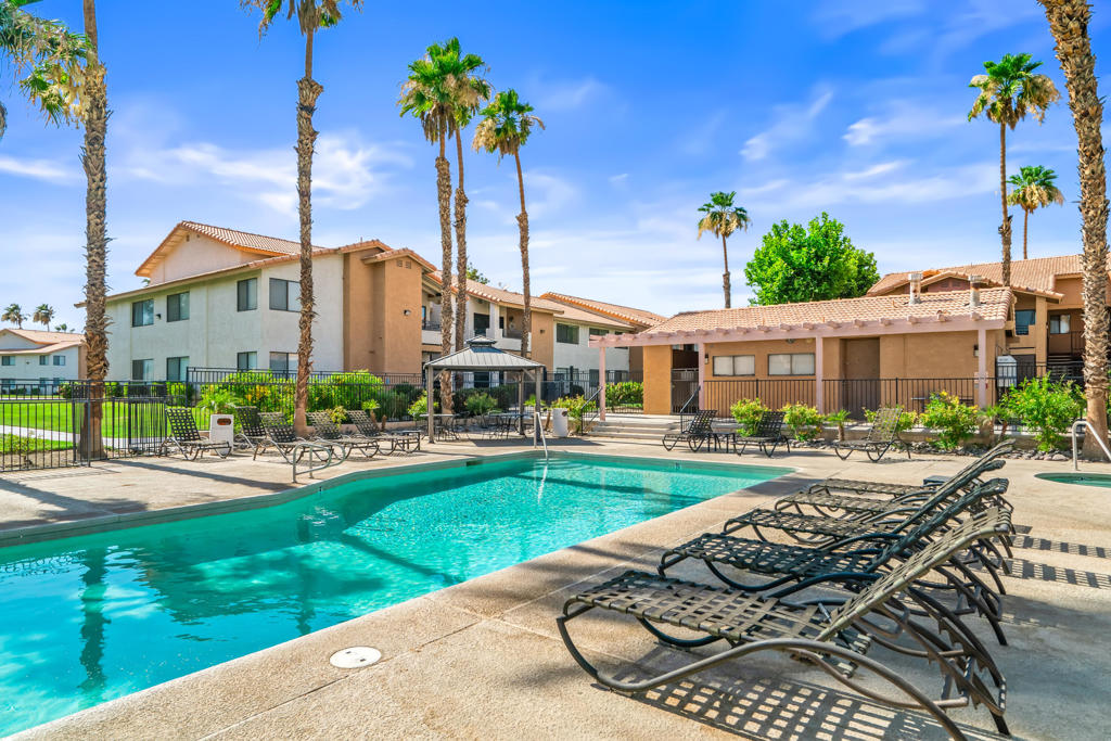 78650 Avenue 42 1006