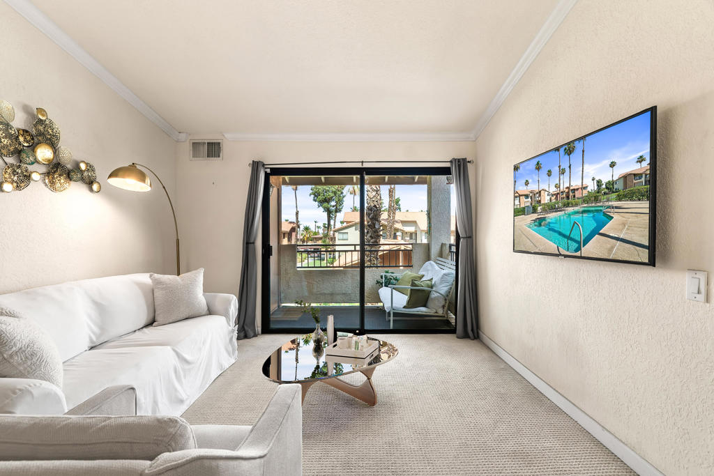 78650 Avenue 42 1006