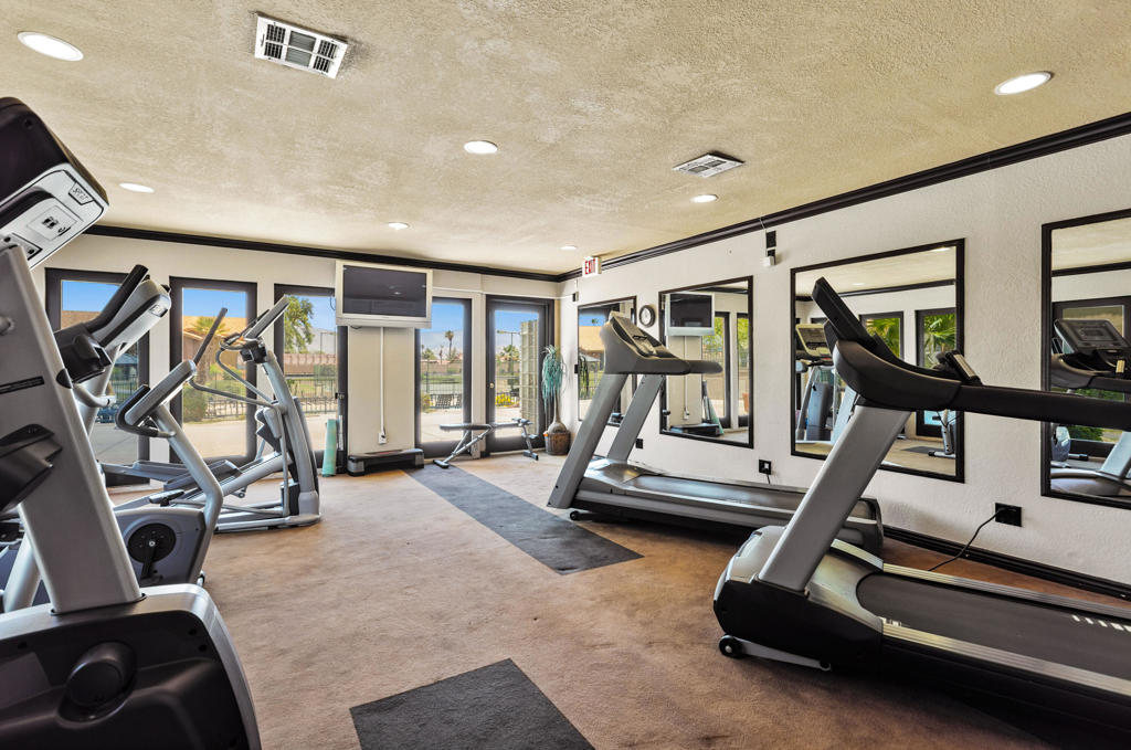 78650 Avenue 42 1006