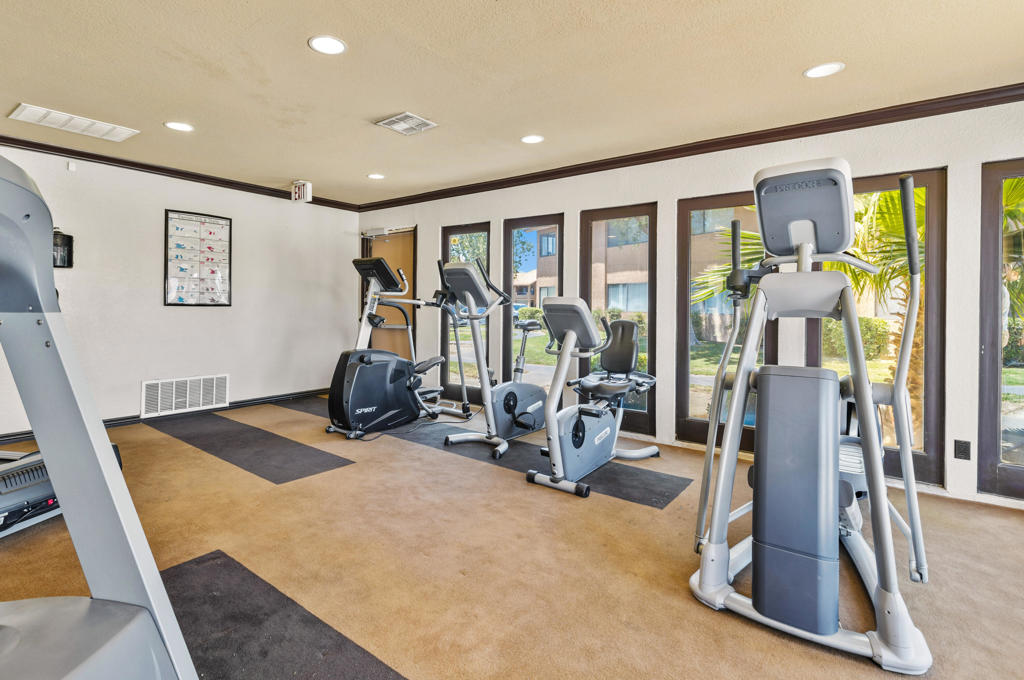 78650 Avenue 42 1006