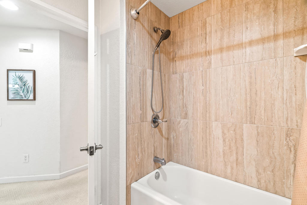 78650 Avenue 42 1006