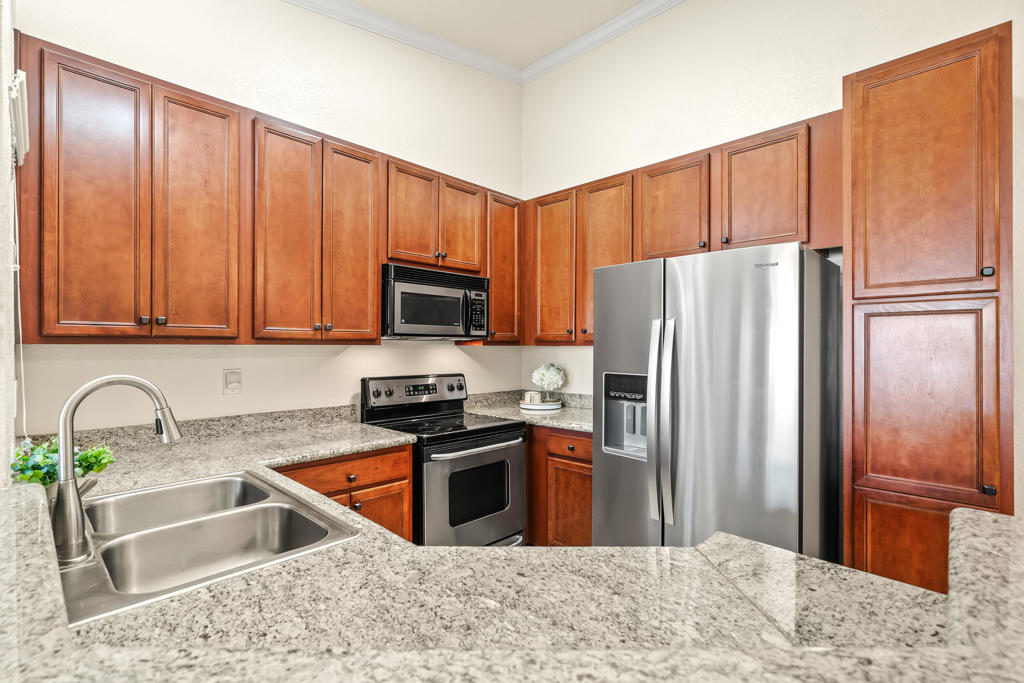 78650 Avenue 42 1006