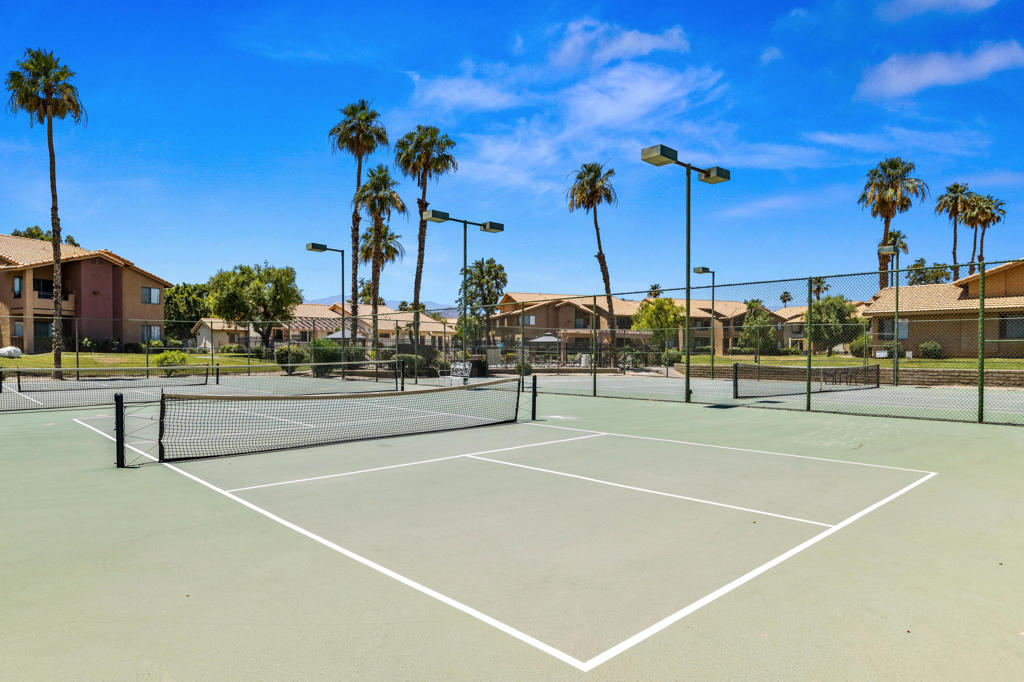 78650 Avenue 42 1006