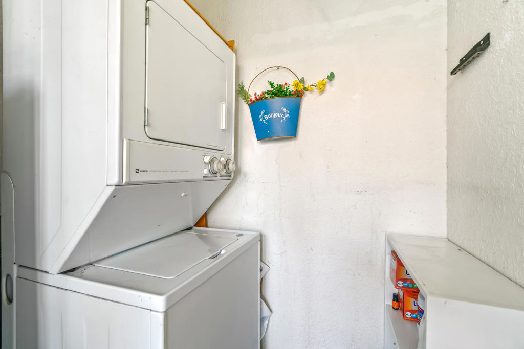 78650 Avenue 42 1006