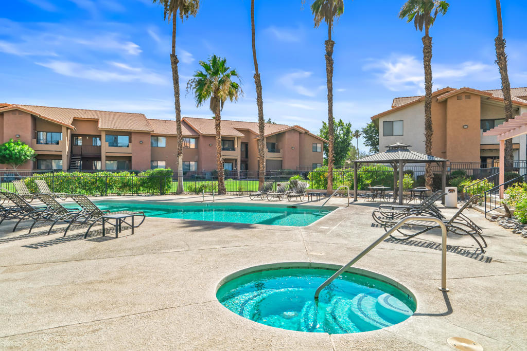 78650 Avenue 42 1006