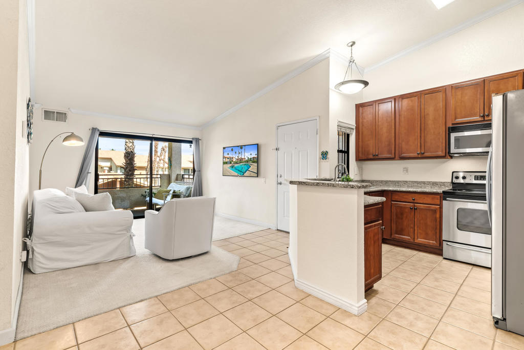 78650 Avenue 42 1006