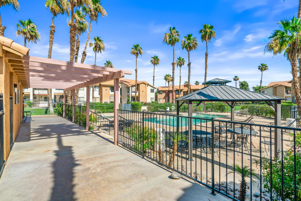 78650 Avenue 42 1006