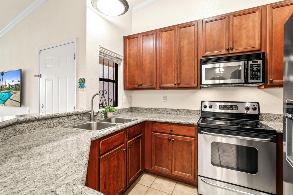 78650 Avenue 42 1006