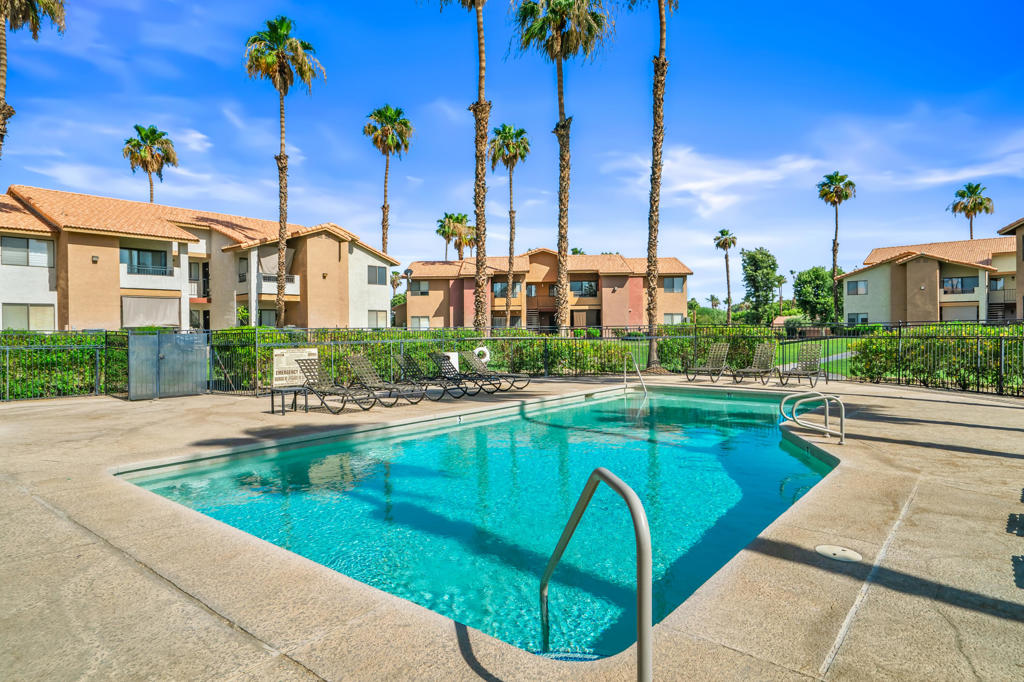 78650 Avenue 42 1006