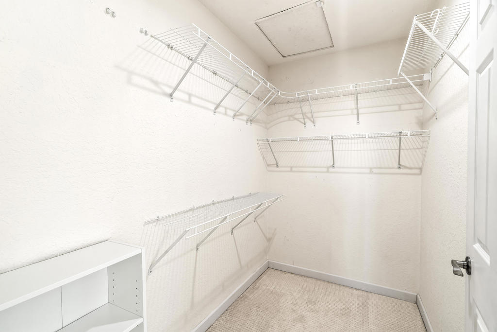 78650 Avenue 42 1006