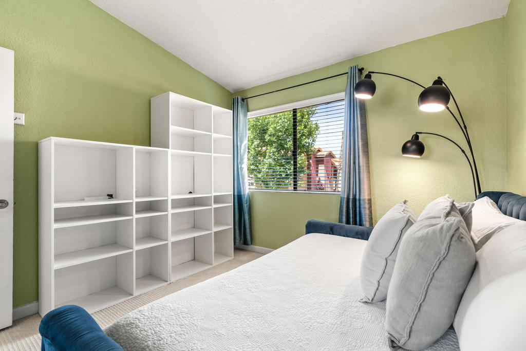 78650 Avenue 42 1006