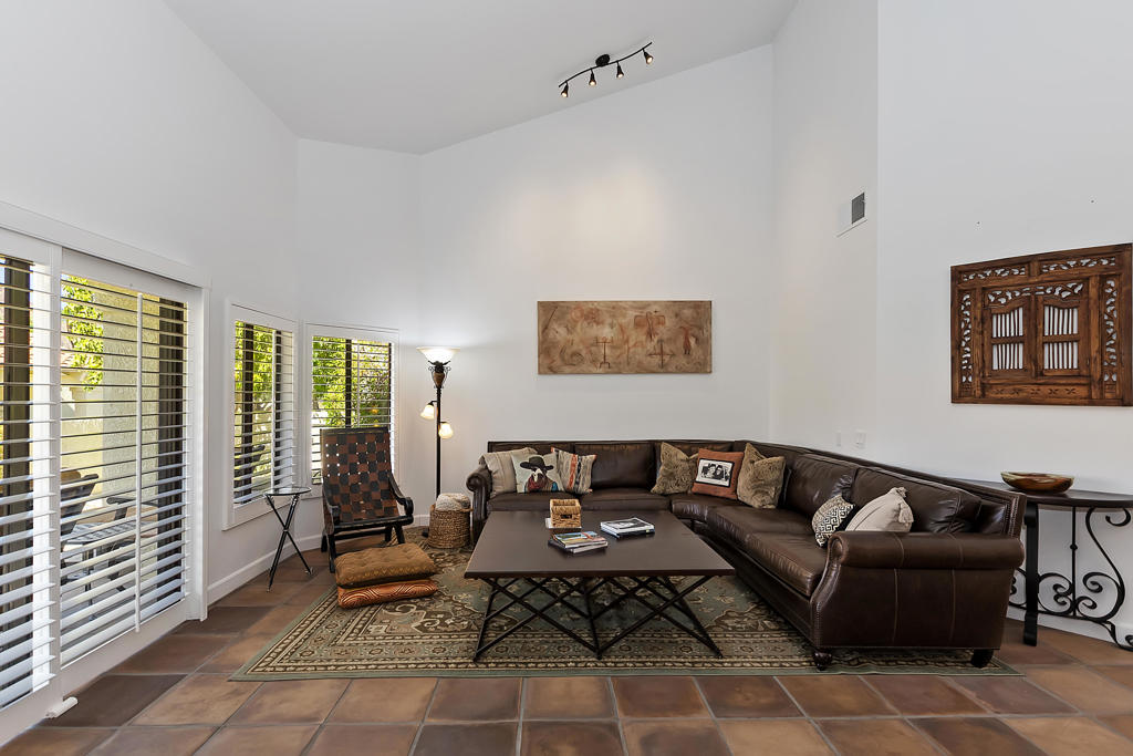 77662 Avenida Madrugada