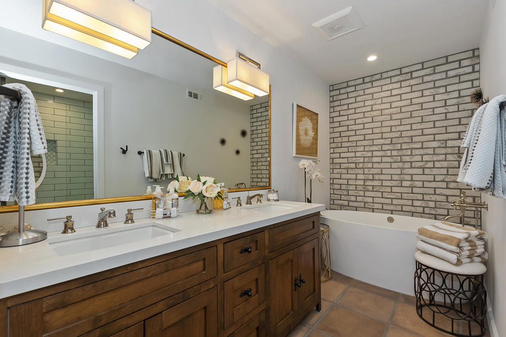 77662 Avenida Madrugada