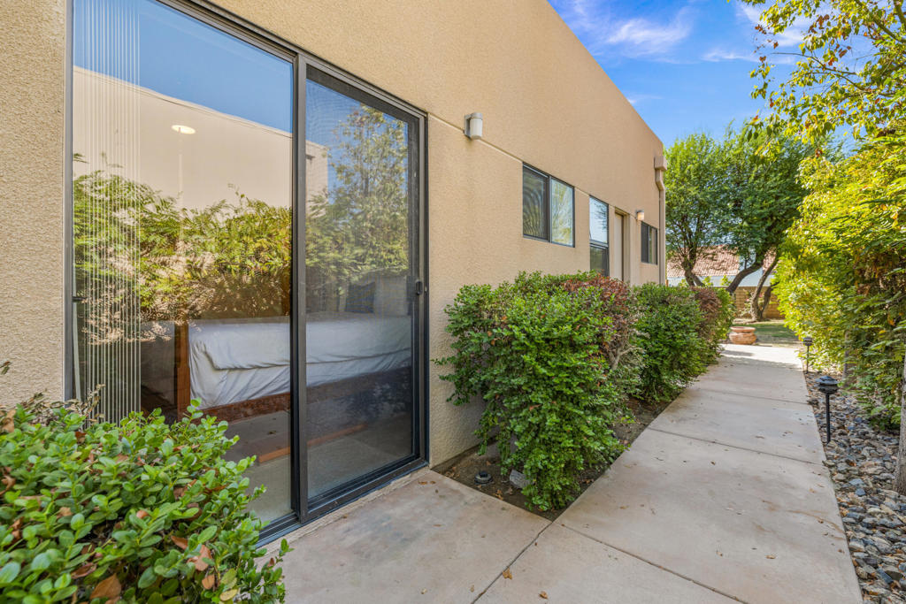 12 Boulder Lane