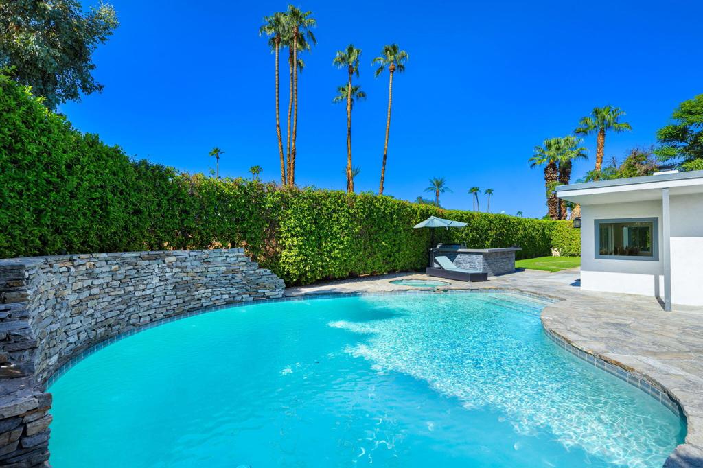76140 Fairway Drive