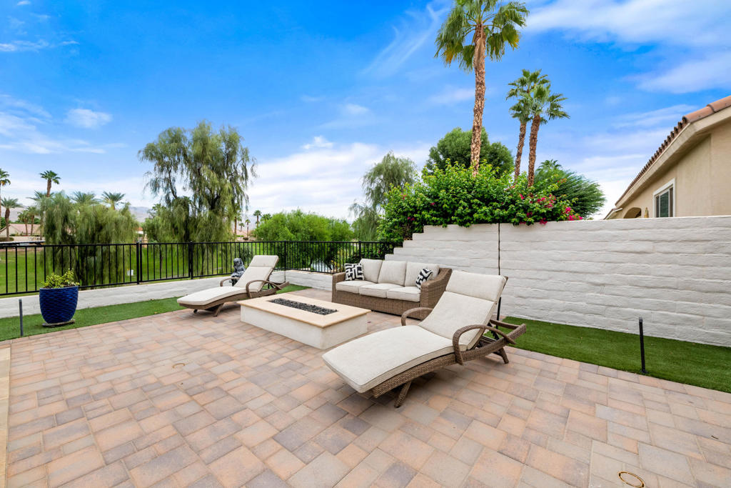 80096 Camino Santa Elise