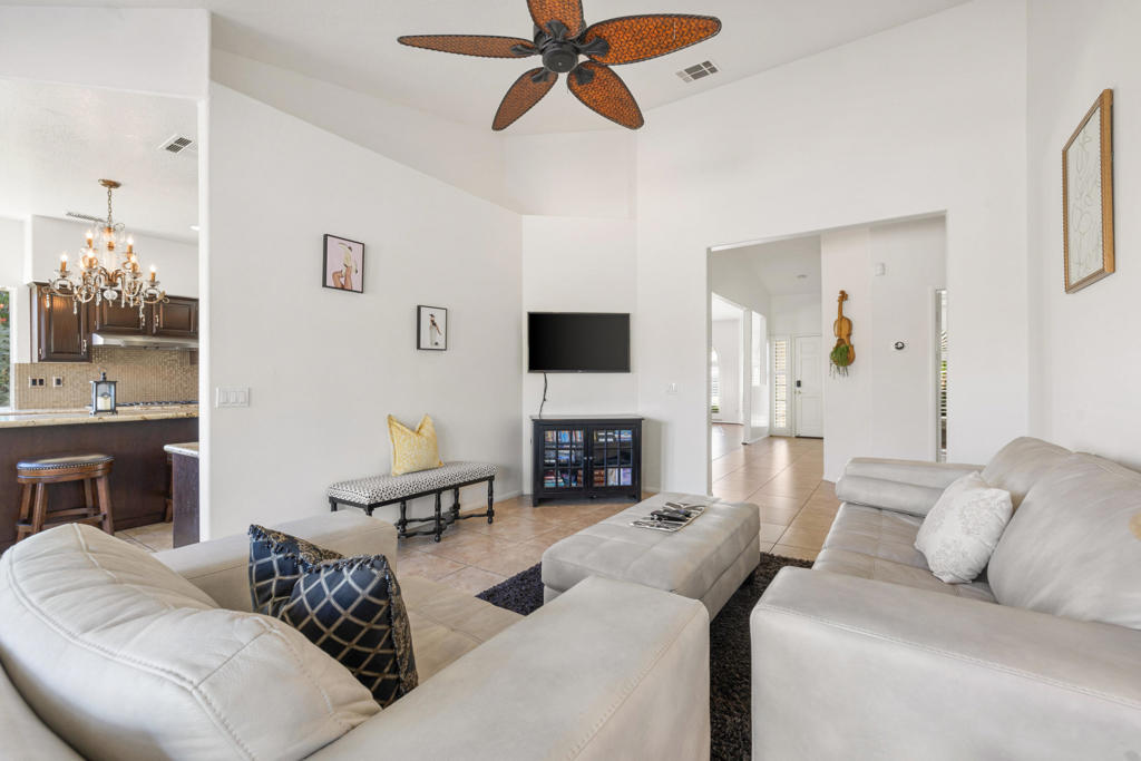 44201 Kings Canyon Lane