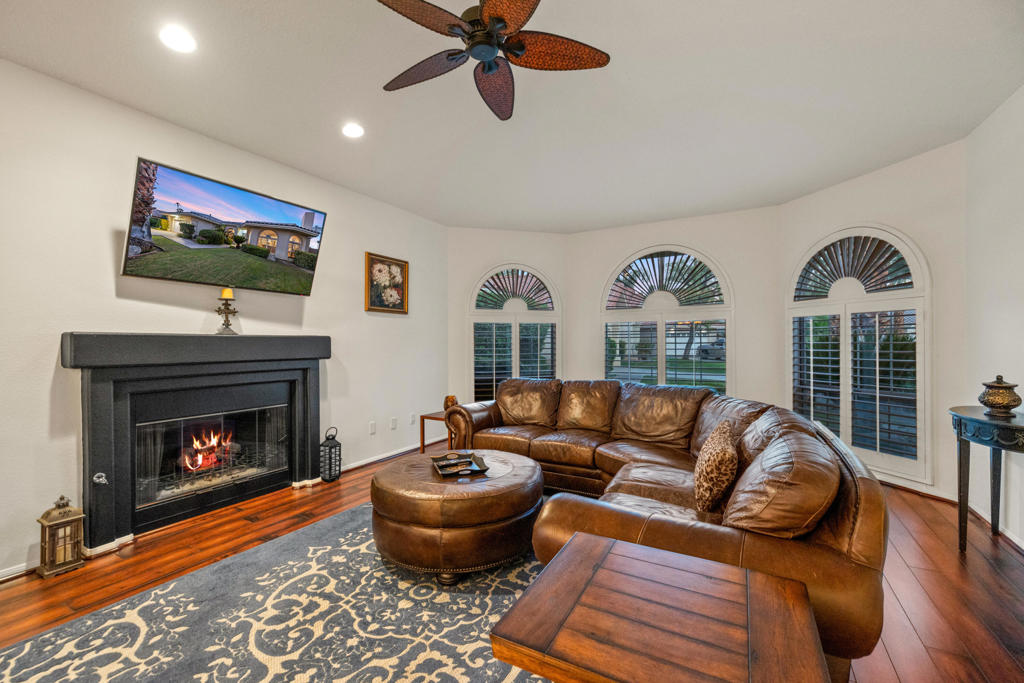 44201 Kings Canyon Lane