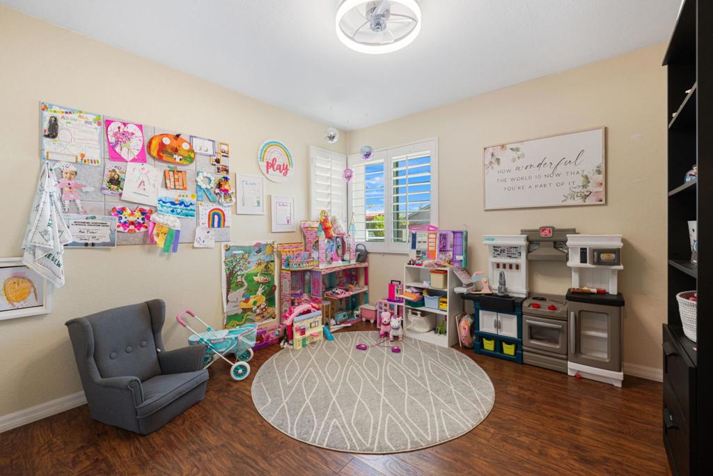 43911 La Carmela Drive