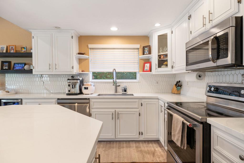 43911 La Carmela Drive