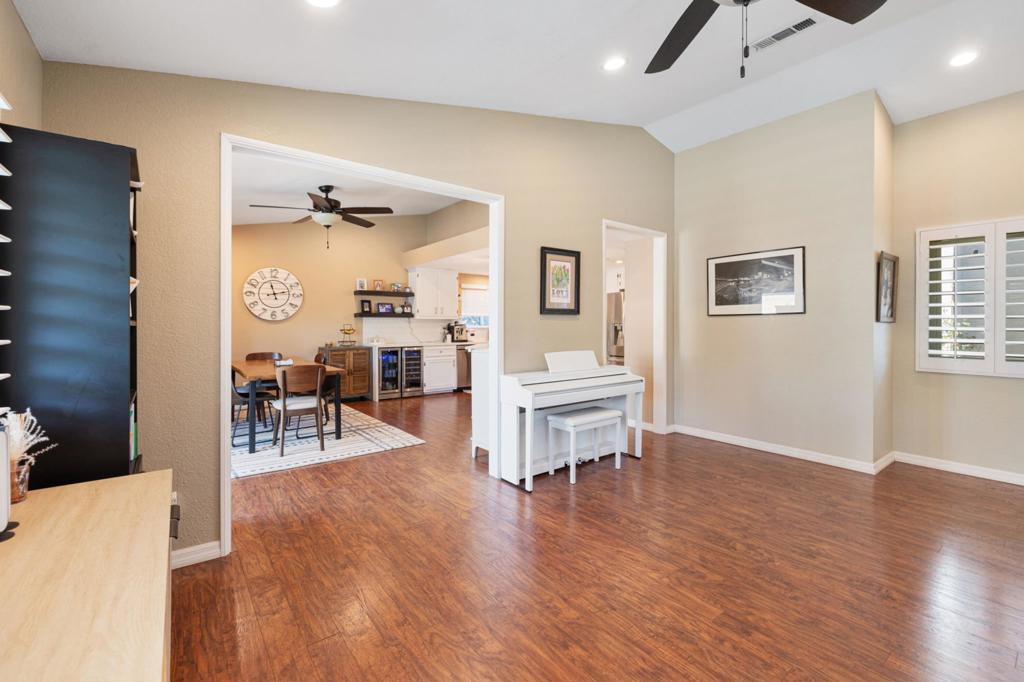 43911 La Carmela Drive