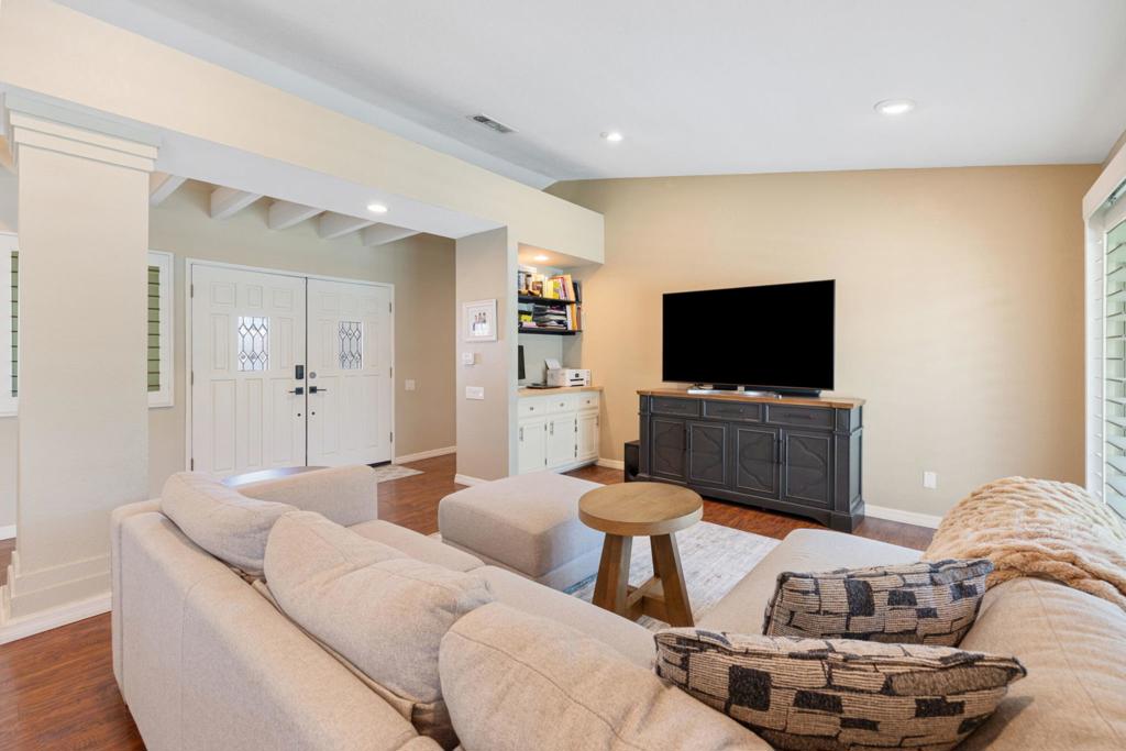 43911 La Carmela Drive