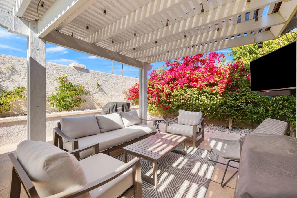 43911 La Carmela Drive