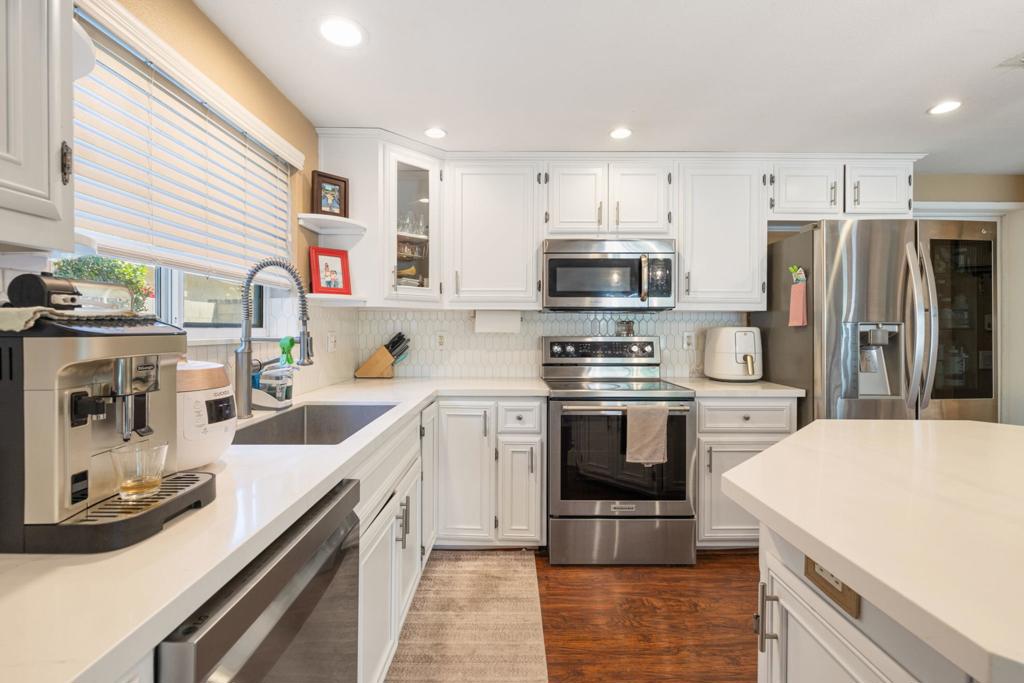 43911 La Carmela Drive