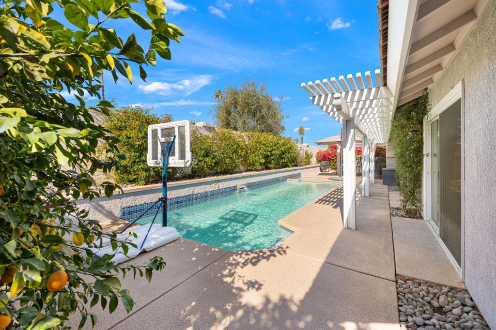 43911 La Carmela Drive