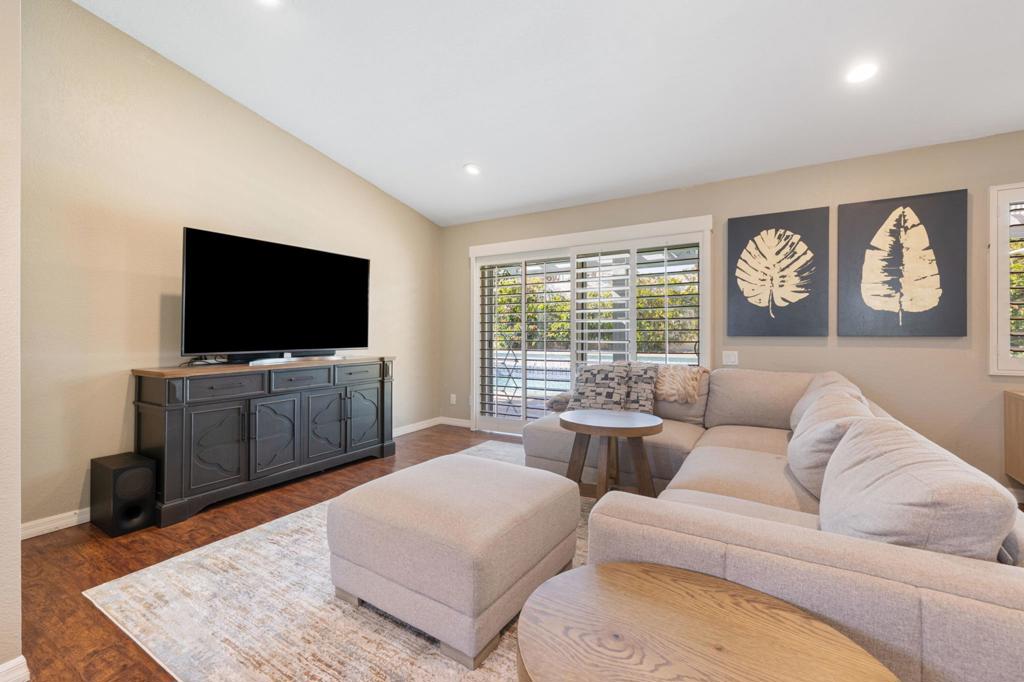 43911 La Carmela Drive