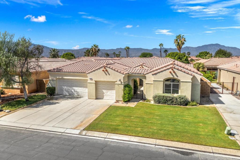 42269 Whisper Rock Street