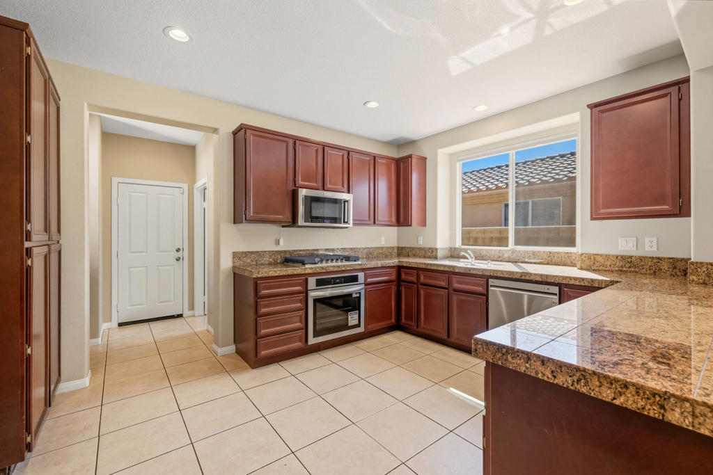 42269 Whisper Rock Street