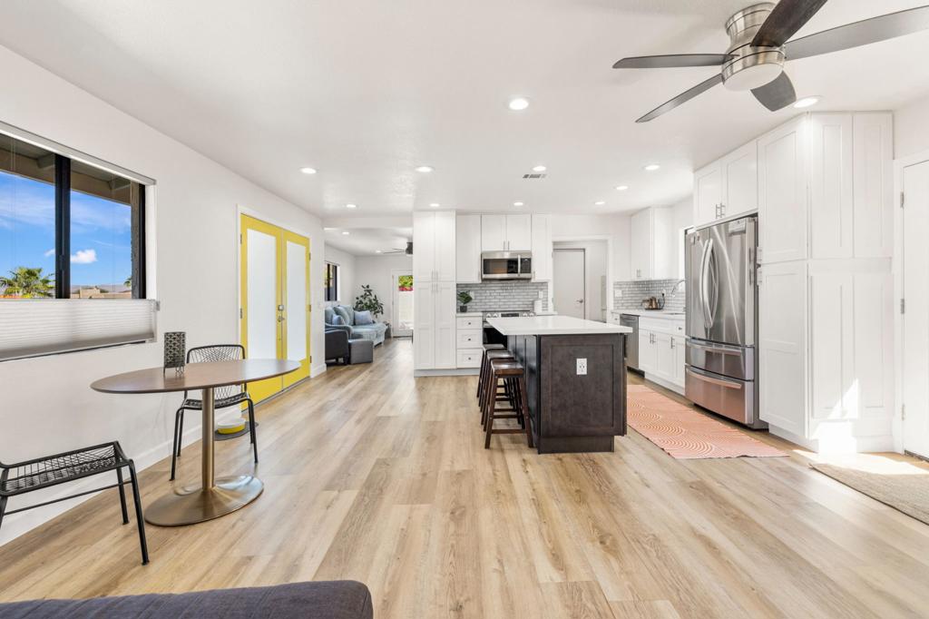 54525 Avenida Carranza