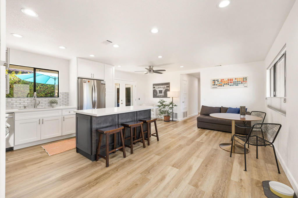 54525 Avenida Carranza