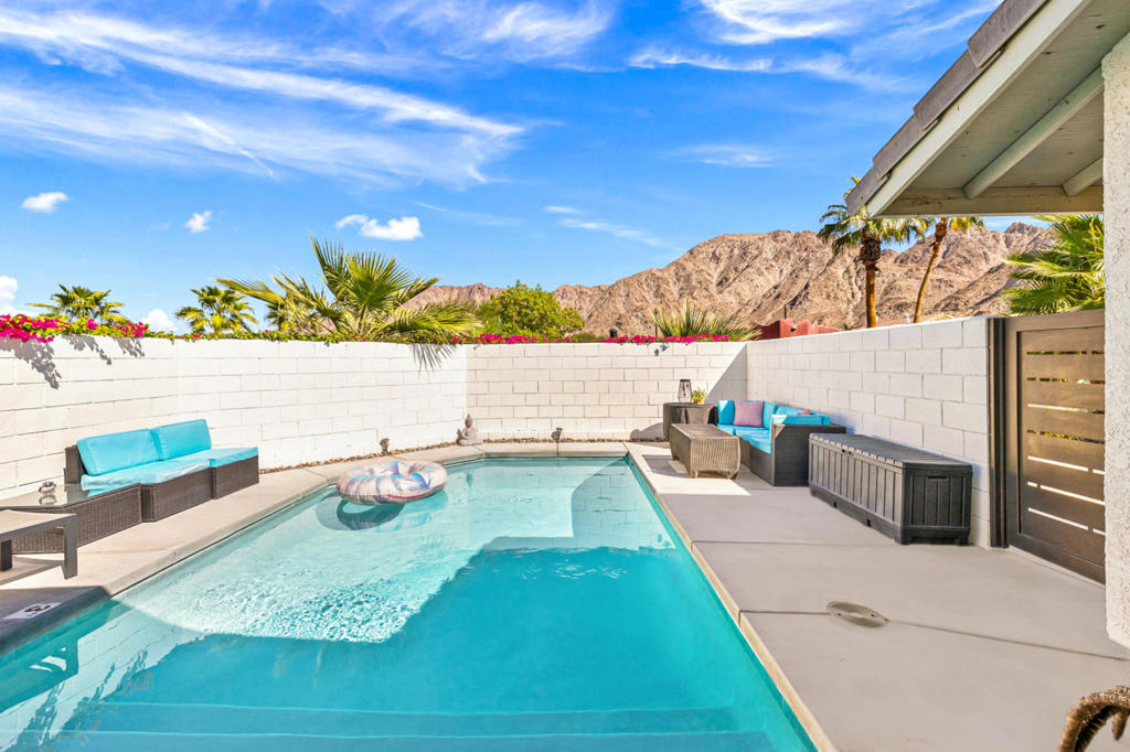 54525 Avenida Carranza