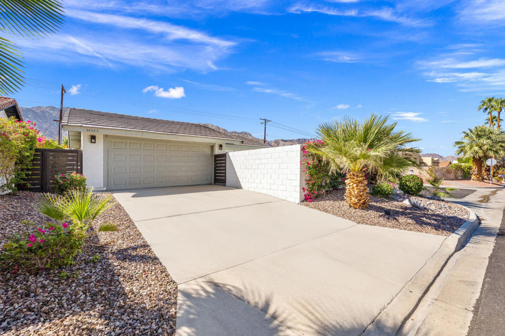 54525 Avenida Carranza