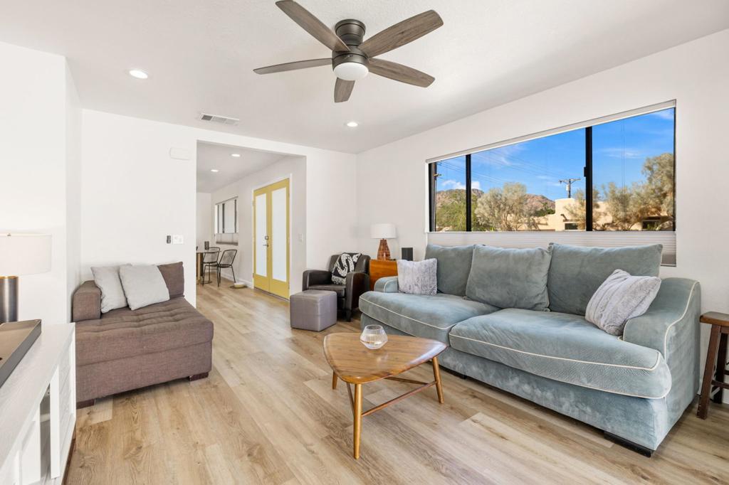 54525 Avenida Carranza