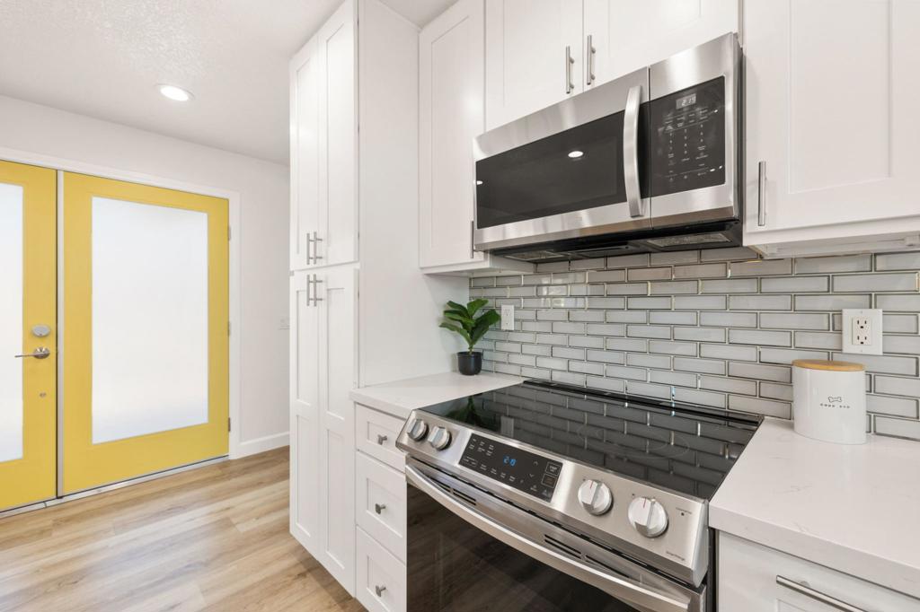 54525 Avenida Carranza